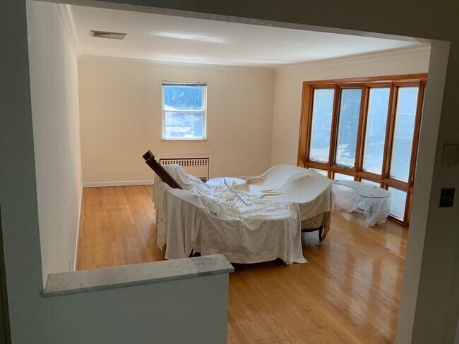 Foto del edificio - 271 Forest Rd