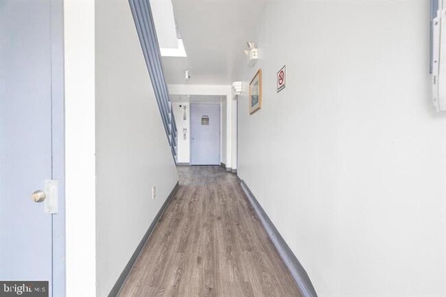 Building Photo - 5213 Le Parc Dr
