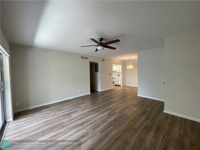 Building Photo - 9 Jacaranda Dr