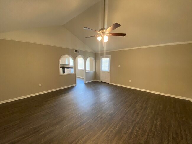 Building Photo - 918 Charter Oak Dr - Coming Soon!
