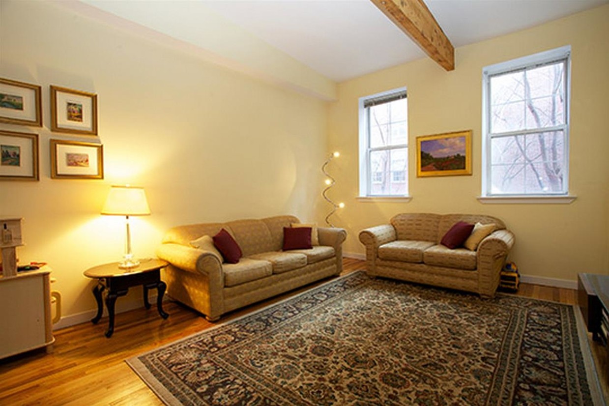Primary Photo - 1034 Clinton St