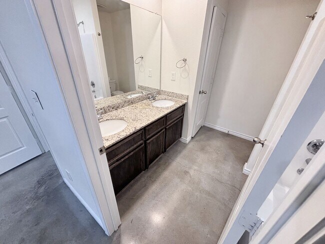 Foto del edificio - Modern 3-Bedroom Single-Story Home with St...