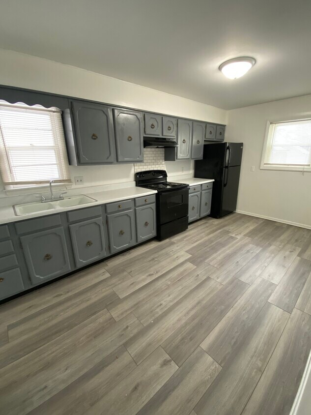 214 S Bloomington St Unit 2, Streator, IL 61364 Apartments in