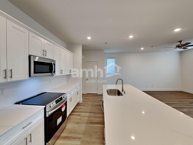 Building Photo - 11187 Magallanes St