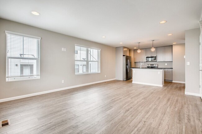 Foto del edificio - 3 Bedroom Townhomes For Rent