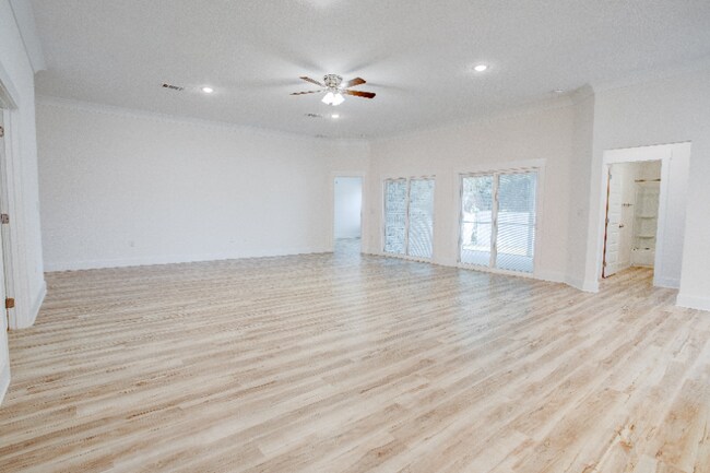 Building Photo - 1756 Thomas St