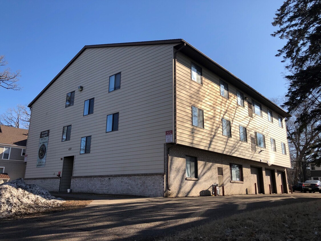 Primary Photo - Serenity Heights Apartments - Student Apartme