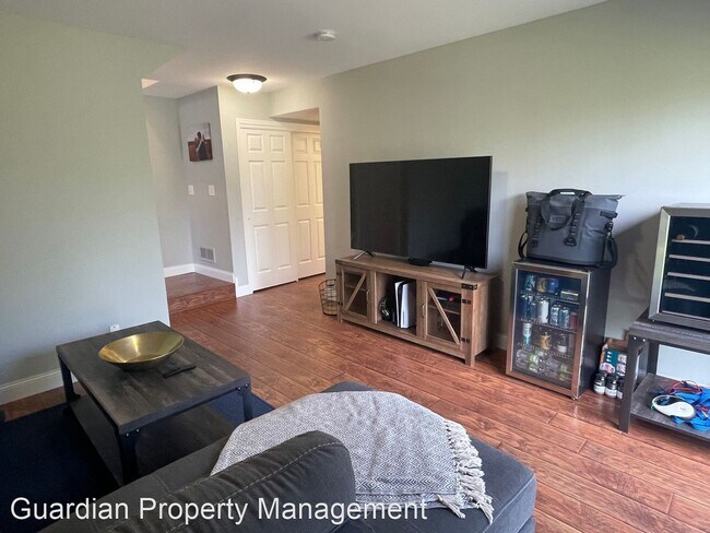 Building Photo - 3 br, 2 bath House - 7125 Merrimac Lane N