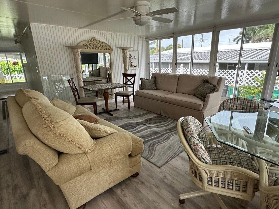 Foto principal - Spacious 3BR Single-Family Home Near Downt...