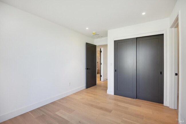 Foto del edificio - 5 Oak Shore Dr