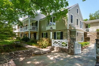 Building Photo - 821 Pretty Brook Rd