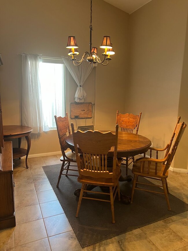 Building Photo - Single Story Home With 3 Spacious Bedrooms
