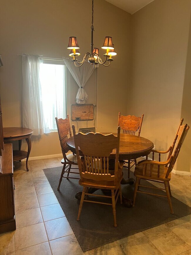 Foto del edificio - Single Story Home With 3 Spacious Bedrooms