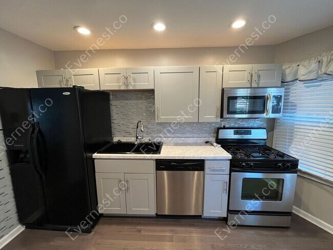 Foto del edificio - 11790 Kennebec St