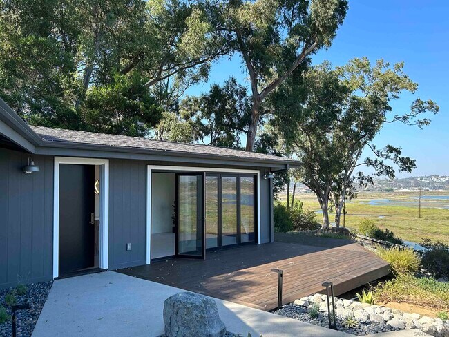 Building Photo - 1606 San Dieguito Dr