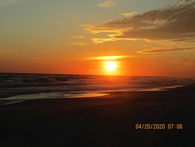 Foto del edificio - 17462 Front Beach Rd