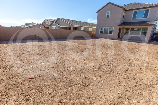 Building Photo - 9131 W Glenrosa Ave