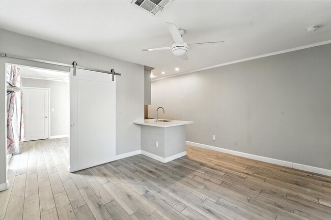 Building Photo - Heart of Phoenix Living – Modern 1BR with ...