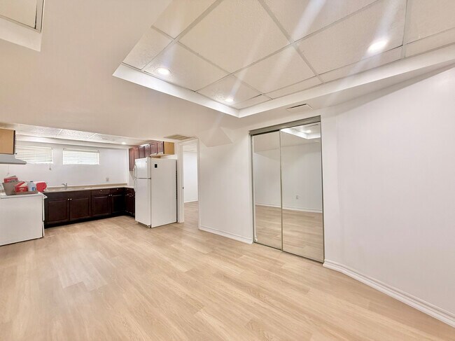 Photo du bâtiment - 1 BED - 1 BATH - MISSISSAUGA - BASEMENT