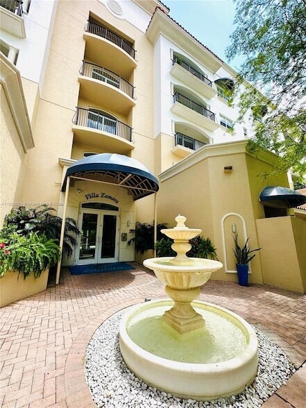 Foto del edificio - 118 Zamora Ave