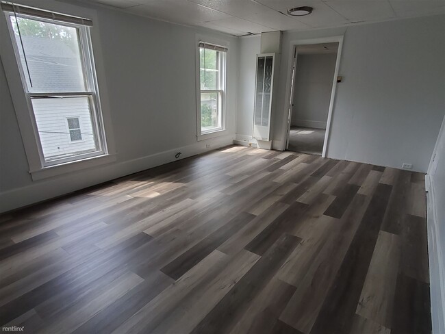 Building Photo - 1 br, 1 bath 4plex - 624 Lamberton St NE