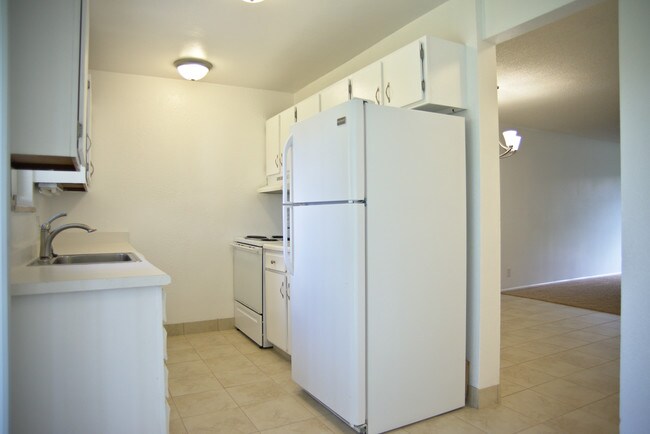 Kitchen - 4386 W Pondview Dr