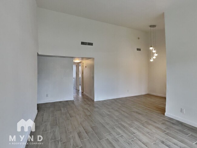 Building Photo - 828 S Langley Ave