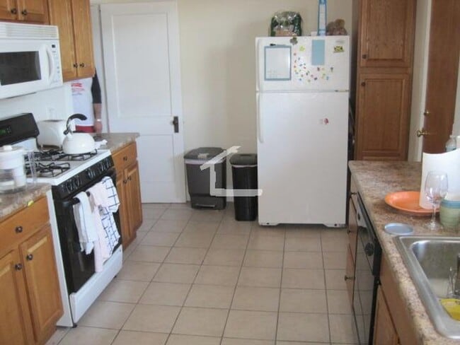 Photo - Nice 4BR/2Bath with Porch in Brighton! Apartment