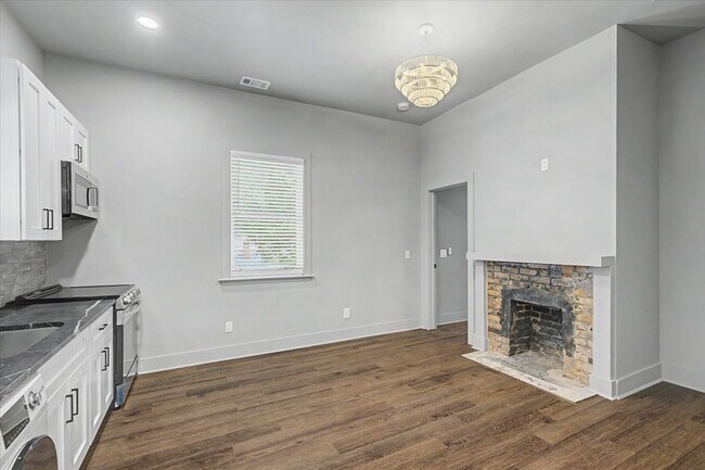Foto del edificio - Completely redone 1 bedroom - move in special