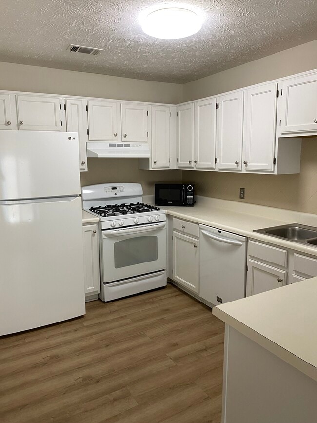 Building Photo - 1105 Rook Pl
