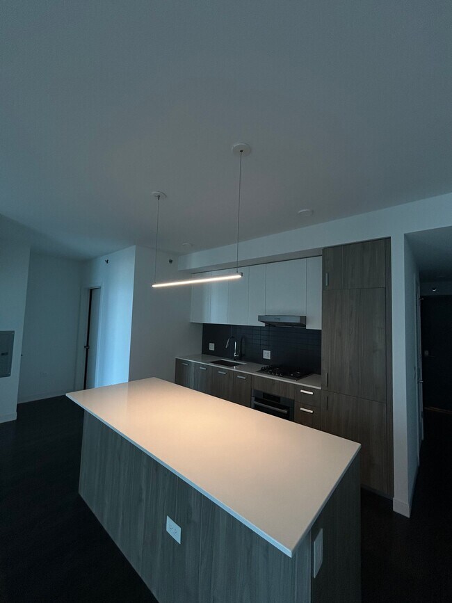 Building Photo - 458 E Waterside Dr