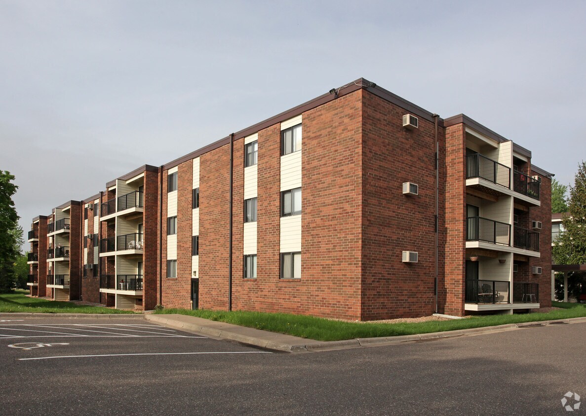 Hunters Park Apartments Arden Hills Mn Apartments Com