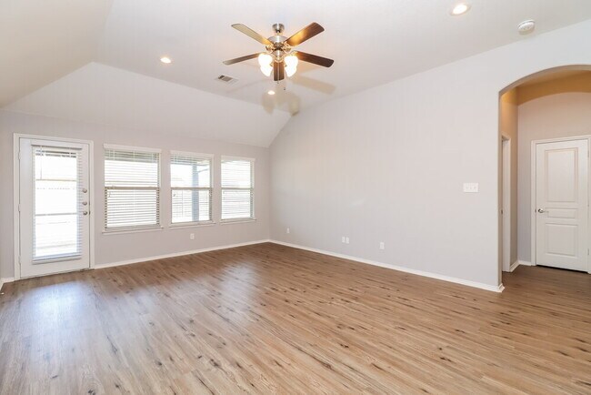 Foto del edificio - 2108 Leonard Ranch Rd