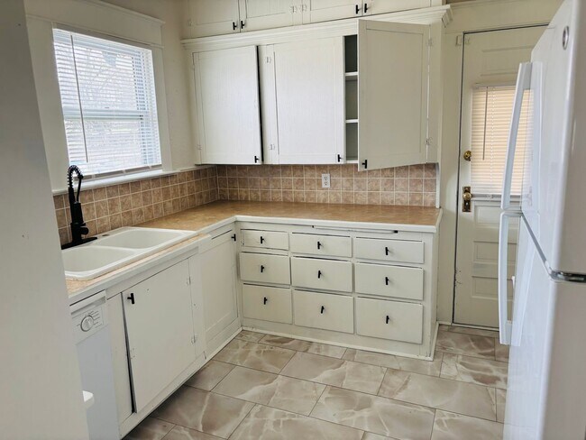 Foto del edificio - Charming 3 Bedroom Single-Family