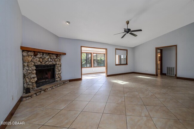 Foto del edificio - 909 Brookside Dr