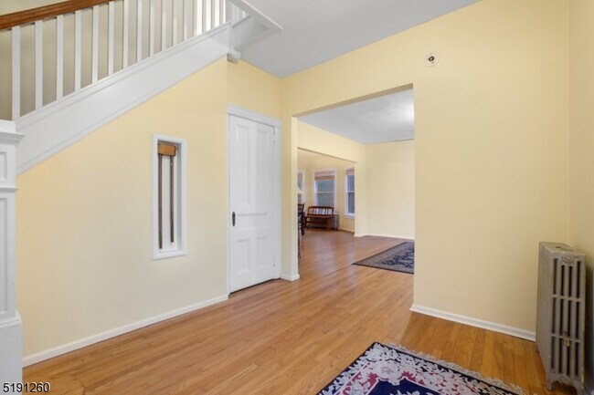 Foto del edificio - 46 Schooleys Mountain Rd