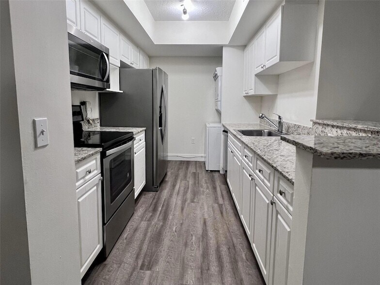 Foto principal - 18335 NW 68th Ave
