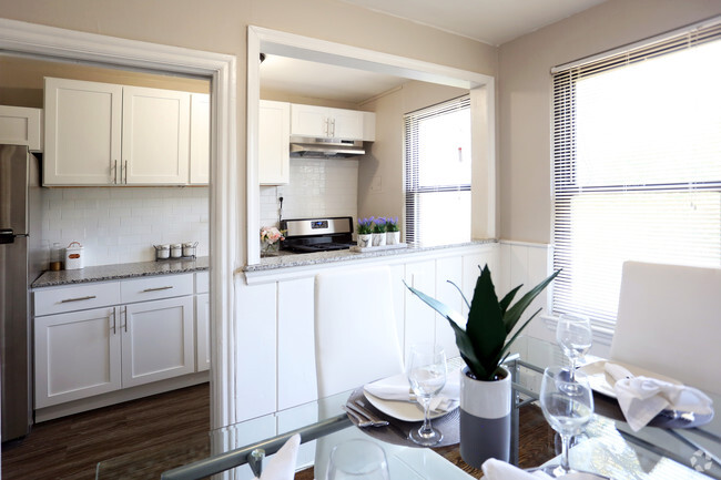 Comedor/Cocina - Wayne Gardens Apartments