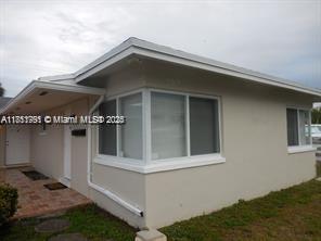 Foto del edificio - 2859 NE 30th St