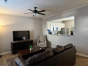 Building Photo - 70 Townhouse Ct