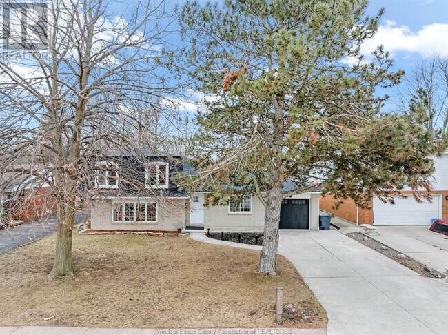 Building Photo - 370 Fryer St