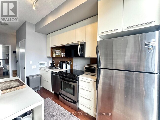 Photo du bâtiment - 25 Carlton St.