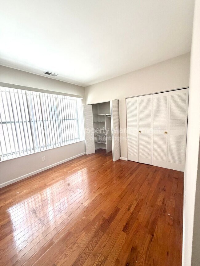 Foto del edificio - 5535 Pershing Ave