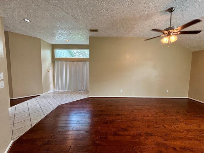 Foto del edificio - 12702 Meadway Ct