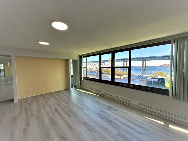 Foto del edificio - 16801 12th Ave