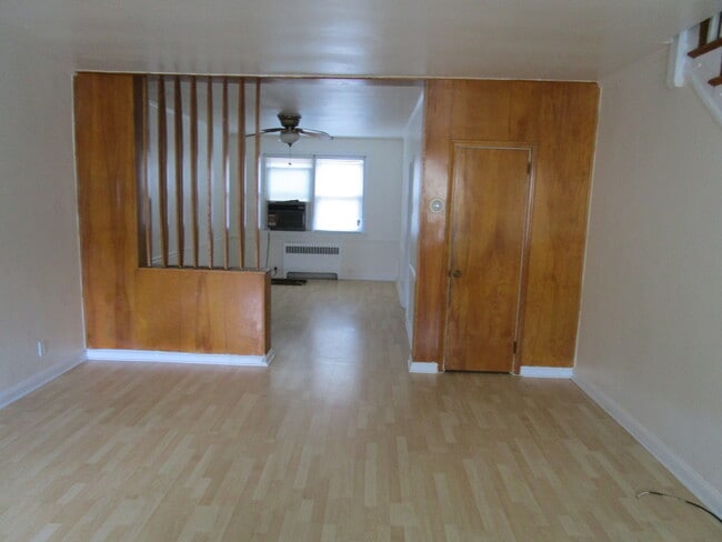 Building Photo - Large Row - Oxford Circle