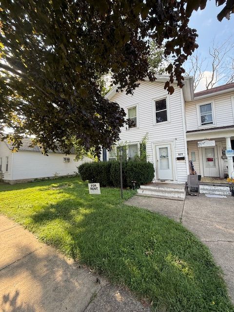 Primary Photo - 621 1/2 East Adams Street