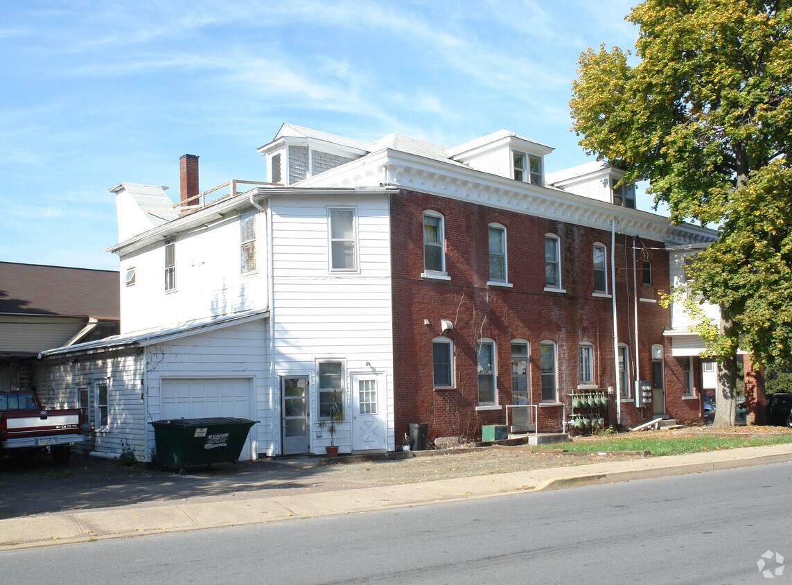 Building Photo - 402 W Main St