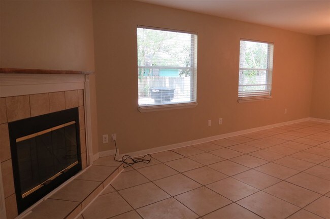 Building Photo - 1487 Live Oak Dr