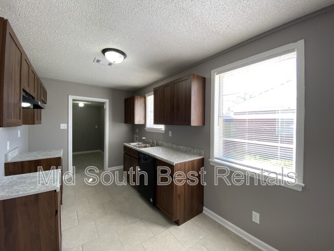 Building Photo - 3008 Knightway Rd